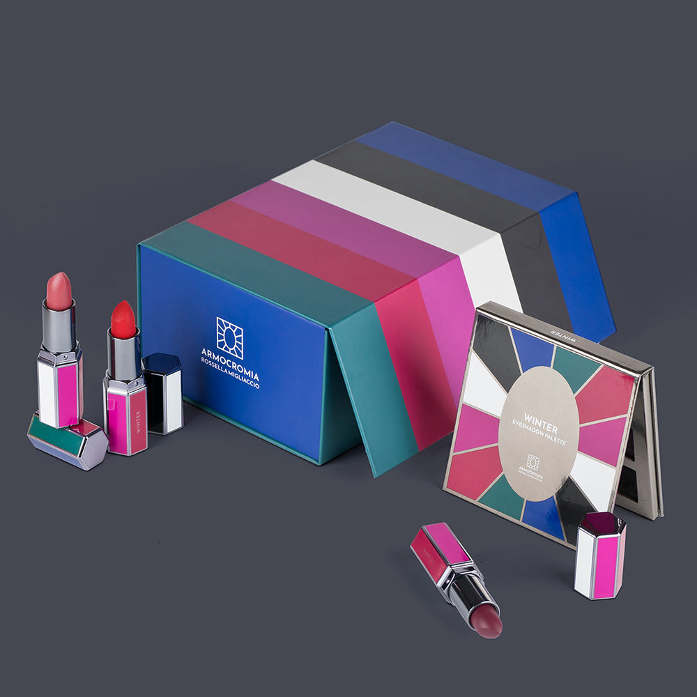 Cofanetto con palette occhi e rossetti perfetti per la stagione armocromatica Winter.