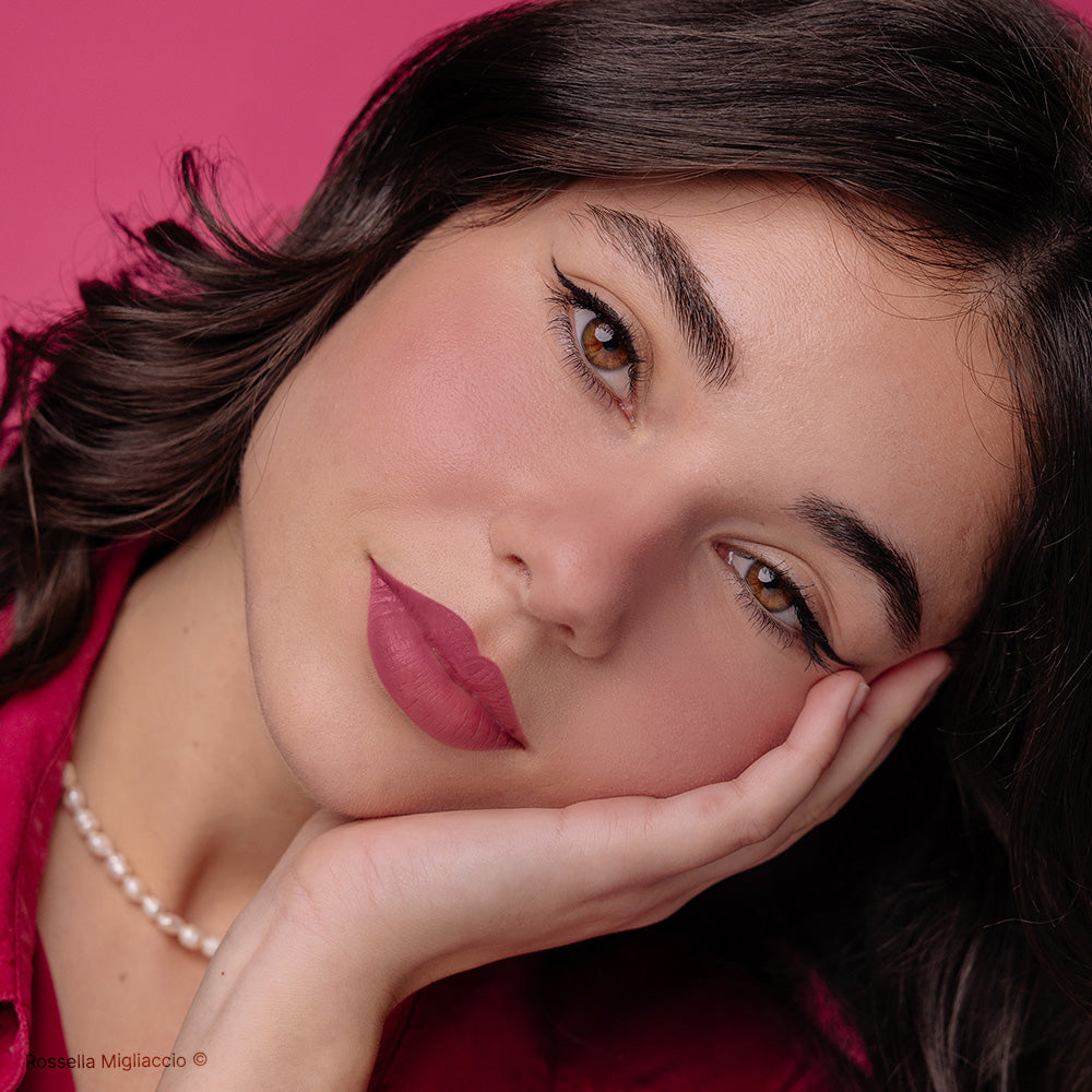 Make-up look inverno freddo con rossetto Winter Cool.