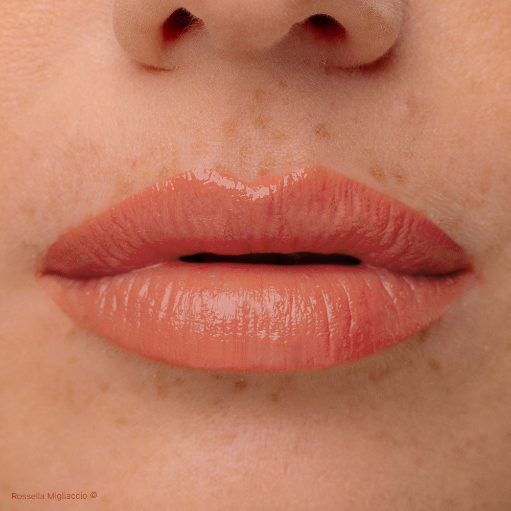Rossetto per Spring Light, il nude perfetto, leggero ma brillante.