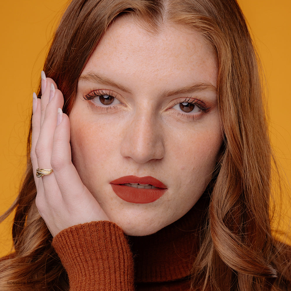 Make-up look con rossetto Autumn Warm su autunno.