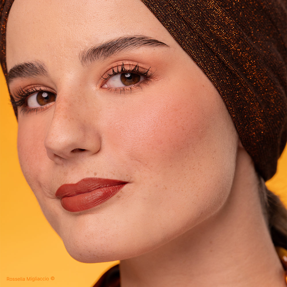 Una modella della stagione autunno indossa Autumn 01, il blush autunno soft di Armocromia Rossella Migliaccio.