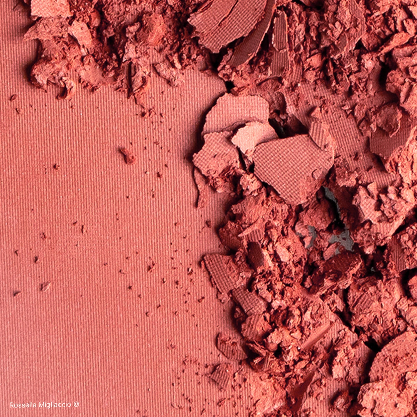 Texture in polvere di Spring 03, il blush rosa caldo per la palette primavera di Rossella Migliaccio.
