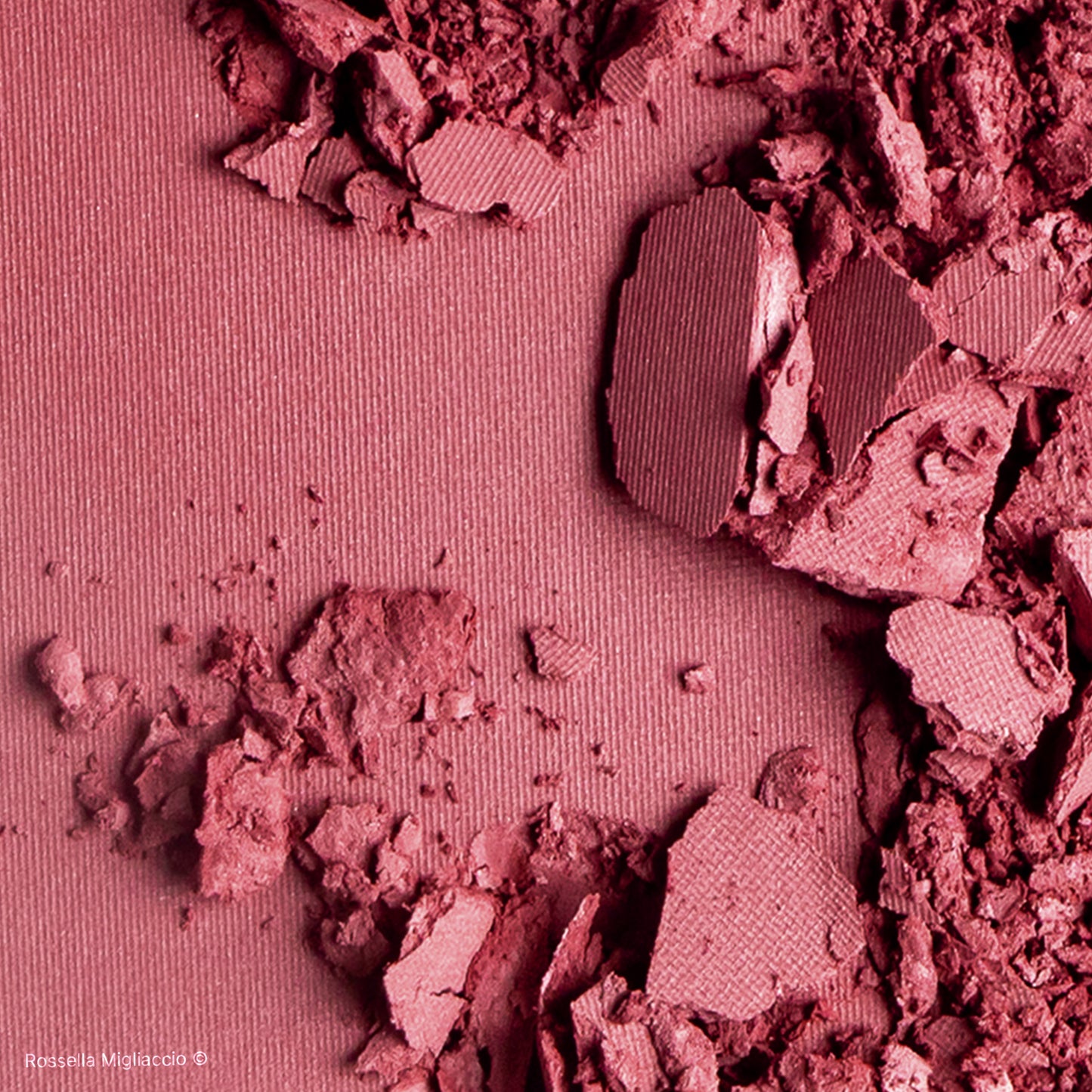 Texture in polvere di Winter 02, il blush rosa brillante per la palette primavera di Rossella Migliaccio.