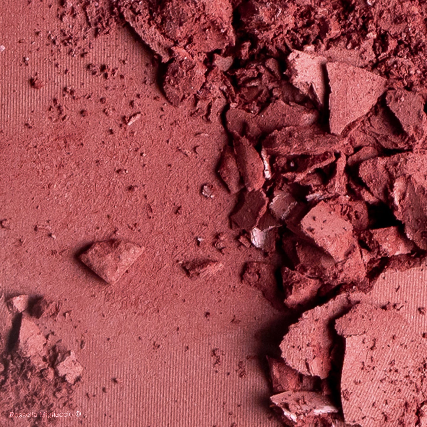 Texture in polvere di Winter 03, il blush rosa scuro per la palette primavera di Rossella Migliaccio.