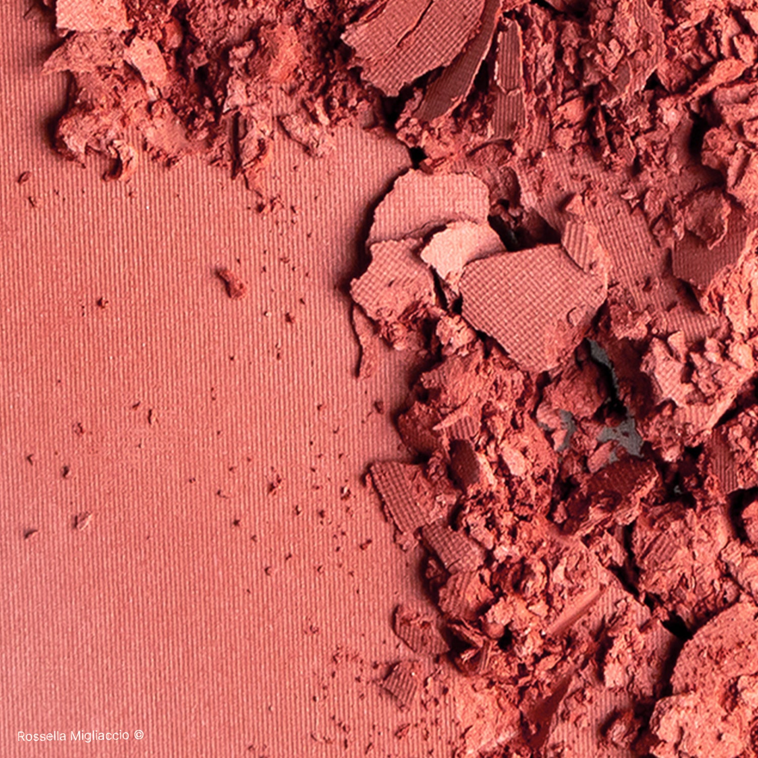 Texture in polvere di Spring 03, il blush rosa caldo per la palette primavera di Rossella Migliaccio.